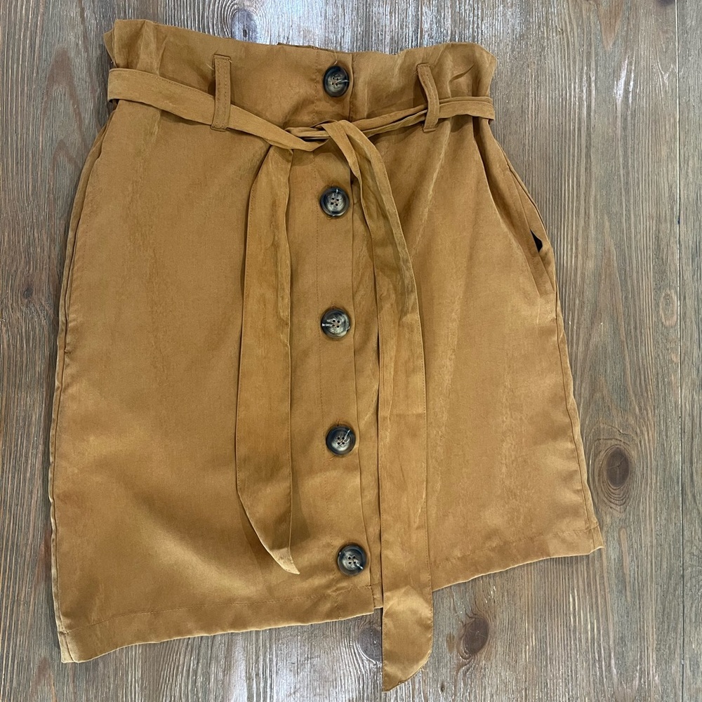 NWTButton front skirt